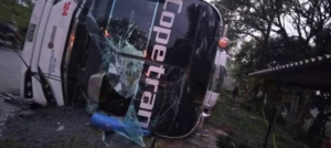 Trágico accidente de bus entre Boyacá y Santander deja dos muertos y varios heridos