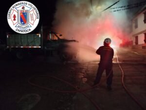 Incendio Vehicular en Zapatoca fue atendido por los bomberos de Zapatoca