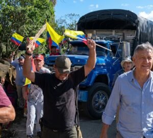 Zapatoca bloquea el paso de la chiva del Pacto Histórico y de la minga.
